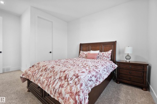 3904 Ginsburg Crescent, Edmonton, AB - Indoor Photo Showing Bedroom
