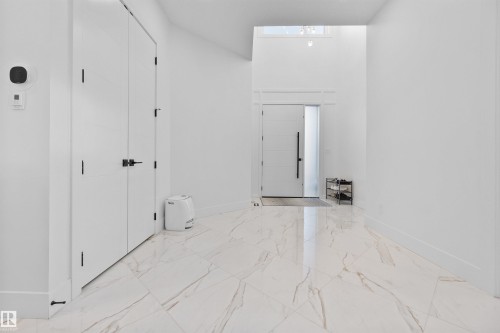 3904 Ginsburg Crescent, Edmonton, AB - Indoor Photo Showing Other Room