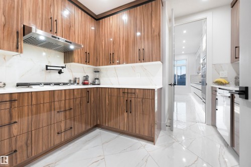 3904 Ginsburg Crescent, Edmonton, AB - Indoor Photo Showing Kitchen