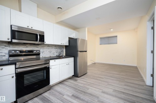2021 15 Avenue, Edmonton, AB - Indoor Photo Showing Kitchen