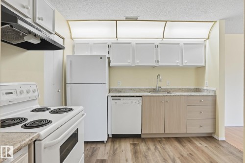 66 2204 118 Street, Edmonton, AB - Indoor Photo Showing Kitchen