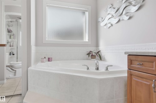 2311 Bailey Court, Edmonton, AB - Indoor Photo Showing Bathroom