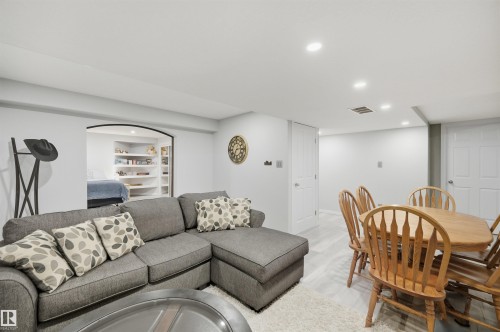 2311 Bailey Court, Edmonton, AB - Indoor Photo Showing Living Room