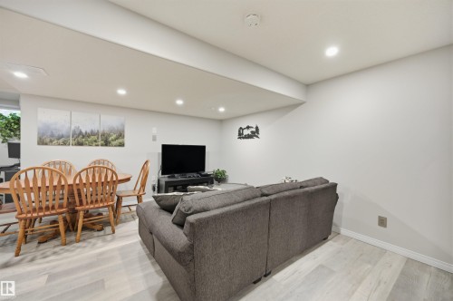 2311 Bailey Court, Edmonton, AB - Indoor