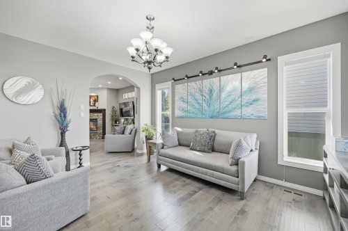 2311 Bailey Court, Edmonton, AB - Indoor Photo Showing Living Room