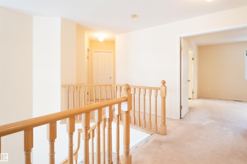 716 Revell Crescent, Edmonton, AB - Indoor Photo Showing Other Room
