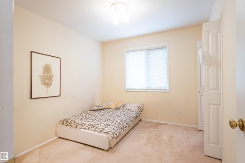 716 Revell Crescent, Edmonton, AB - Indoor Photo Showing Bedroom
