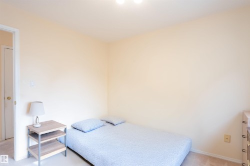 716 Revell Crescent, Edmonton, AB - Indoor Photo Showing Bedroom