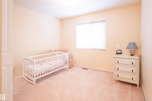 716 Revell Crescent, Edmonton, AB - Indoor Photo Showing Bedroom
