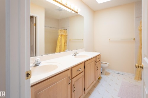 716 Revell Crescent, Edmonton, AB - Indoor Photo Showing Bathroom