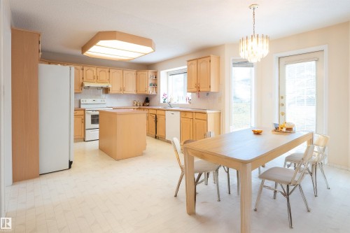 716 Revell Crescent, Edmonton, AB - Indoor