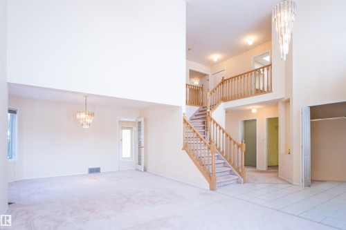 716 Revell Crescent, Edmonton, AB - Indoor Photo Showing Other Room