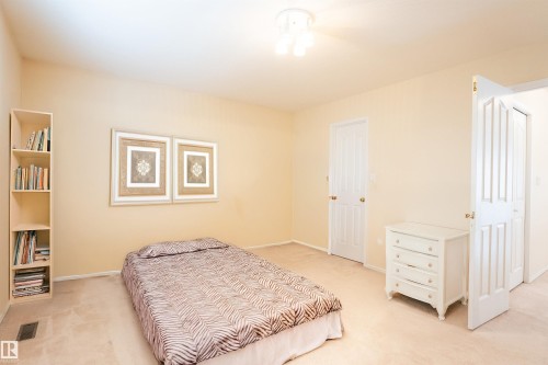 716 Revell Crescent, Edmonton, AB - Indoor Photo Showing Bedroom