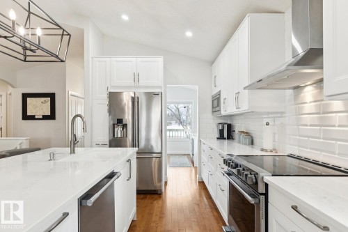 161 Forrest Drive, Sherwood Park, AB - Indoor Photo Showing Kitchen With Upgraded Kitchen