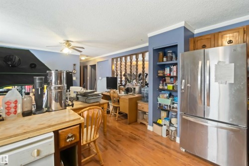 32 52432 Rge Road 20, Rural Parkland County, AB - Indoor Photo Showing Kitchen