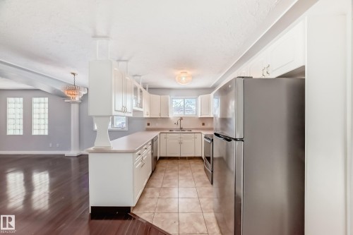 3641 114 Avenue, Edmonton, AB - Indoor Photo Showing Kitchen