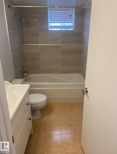 3641 114 Avenue, Edmonton, AB - Indoor Photo Showing Bathroom