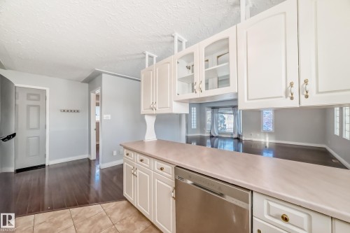 3641 114 Avenue, Edmonton, AB - Indoor Photo Showing Kitchen