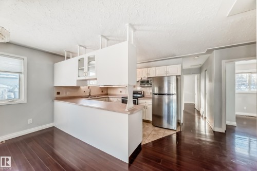 3641 114 Avenue, Edmonton, AB - Indoor Photo Showing Kitchen
