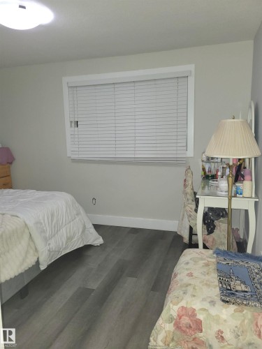 9131 83 Avenue, Edmonton, AB - Indoor Photo Showing Bedroom