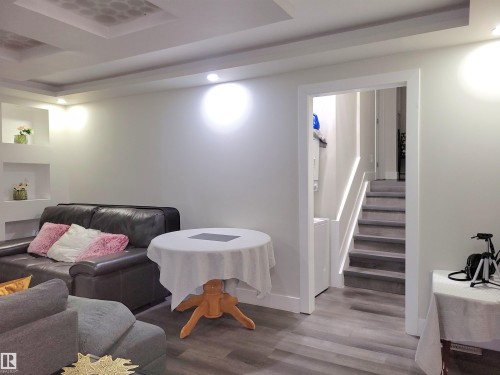 9131 83 Avenue, Edmonton, AB - Indoor Photo Showing Other Room