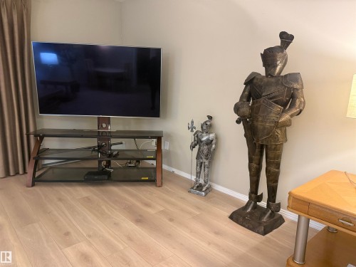 315 592 Hooke Road, Edmonton, AB - Indoor