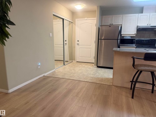 315 592 Hooke Road, Edmonton, AB - Indoor Photo Showing Kitchen
