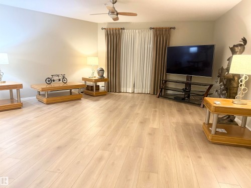 315 592 Hooke Road, Edmonton, AB - Indoor Photo Showing Living Room