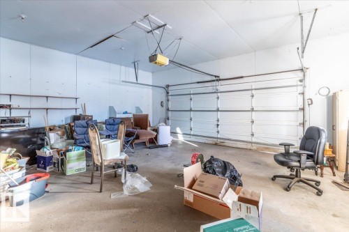 5204 55 Street, Thorsby, AB - Indoor Photo Showing Garage