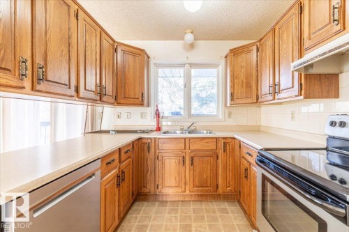 5204 55 Street, Thorsby, AB - Indoor Photo Showing Kitchen With Double Sink