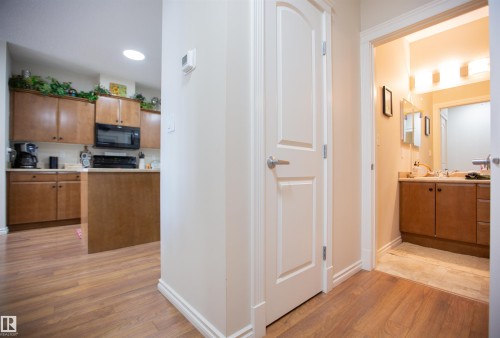 404 9820 165 Street, Edmonton, AB - Indoor Photo Showing Kitchen