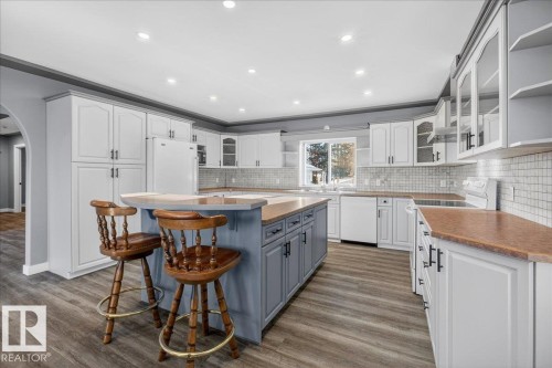 293 22106 S Cooking Lake Road, Rural Strathcona County, AB - Indoor Photo Showing Kitchen