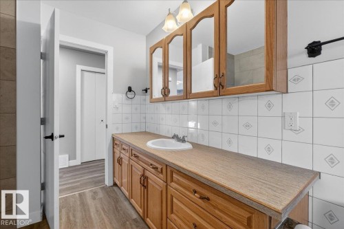 293 22106 S Cooking Lake Road, Rural Strathcona County, AB - Indoor Photo Showing Bathroom