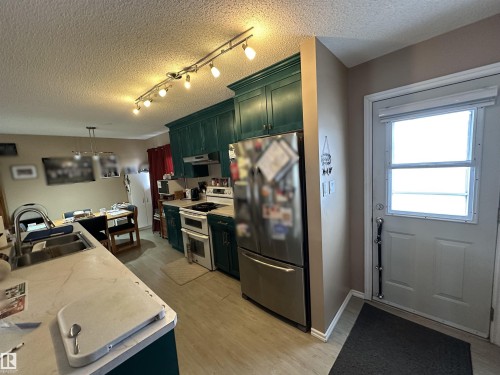 10256 109 Avenue, Westlock, AB - Indoor Photo Showing Kitchen