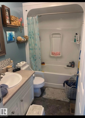 10256 109 Avenue, Westlock, AB - Indoor Photo Showing Bathroom
