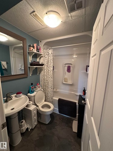 10256 109 Avenue, Westlock, AB - Indoor Photo Showing Bathroom