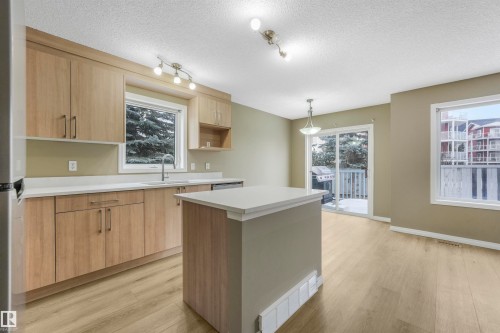 33 4020 21 Street, Edmonton, AB - Indoor Photo Showing Kitchen