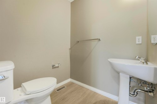 33 4020 21 Street, Edmonton, AB - Indoor Photo Showing Bathroom