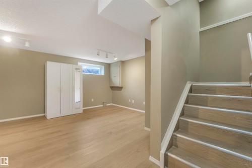 33 4020 21 Street, Edmonton, AB - Indoor Photo Showing Other Room