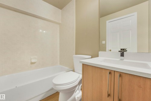 33 4020 21 Street, Edmonton, AB - Indoor Photo Showing Bathroom