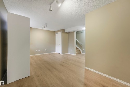 33 4020 21 Street, Edmonton, AB - Indoor Photo Showing Other Room