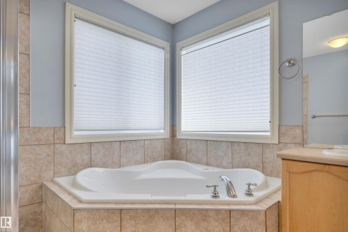 581 Foxboro Loop, Sherwood Park, AB - Indoor Photo Showing Bathroom