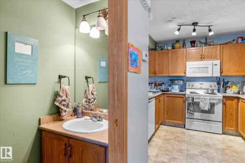 15035 133 Street, Edmonton, AB - Indoor Photo Showing Kitchen