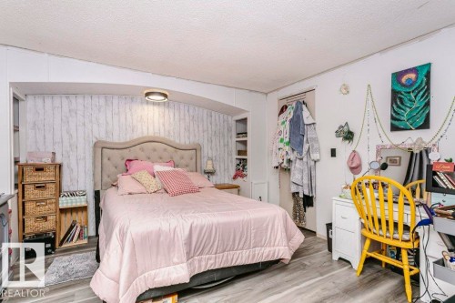 Bedroom with wood finished floors and a textured ceiling - 216 53222 Rge Rd 272, Rural Parkland County, AB - Indoor Photo Showing Bedroom