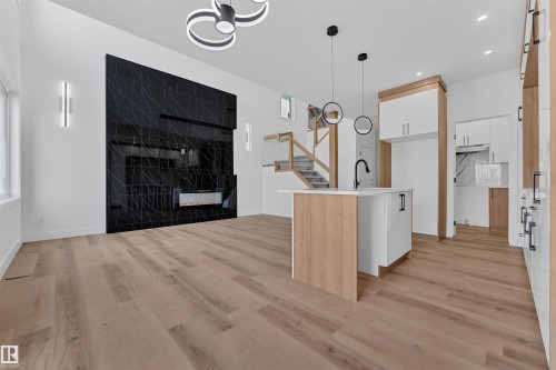 1914 155 Avenue, Edmonton, AB - Indoor Photo Showing Kitchen