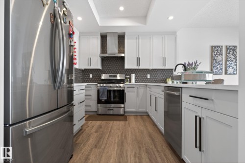 9514 Pear Close, Edmonton, AB - Indoor Photo Showing Kitchen With Upgraded Kitchen