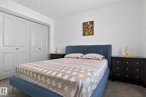 9514 Pear Close, Edmonton, AB - Indoor Photo Showing Bedroom