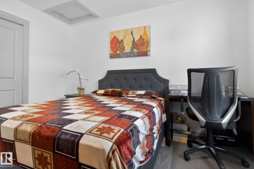 9514 Pear Close, Edmonton, AB - Indoor Photo Showing Bedroom