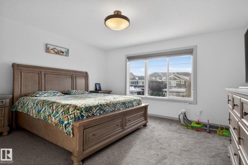 9514 Pear Close, Edmonton, AB - Indoor Photo Showing Bedroom