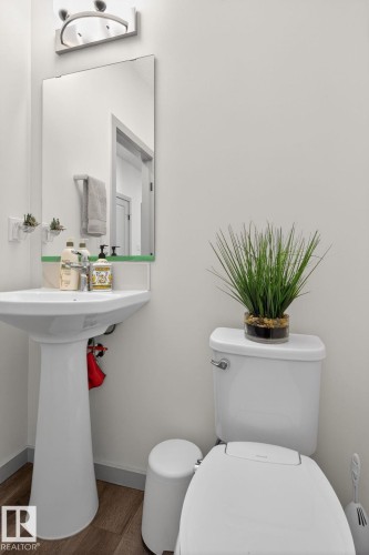 9514 Pear Close, Edmonton, AB - Indoor Photo Showing Bathroom
